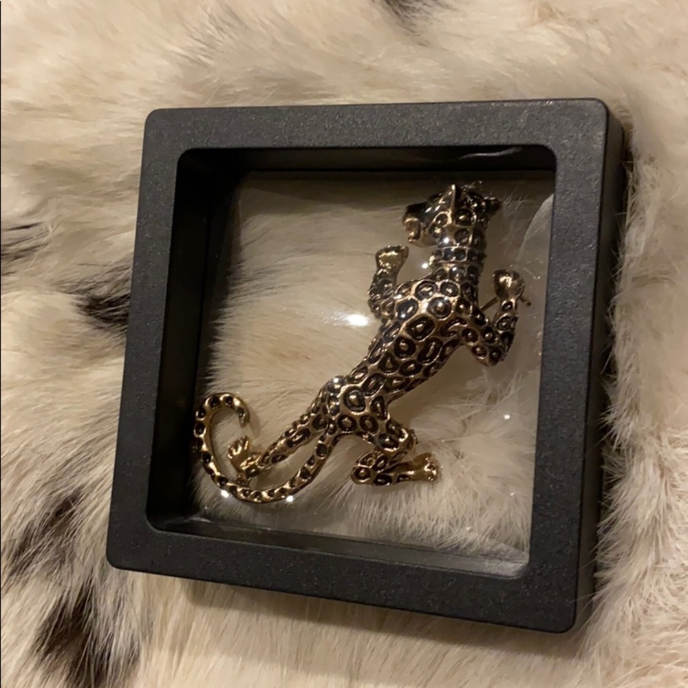 Leopard Brooch - Picture 3 of 3